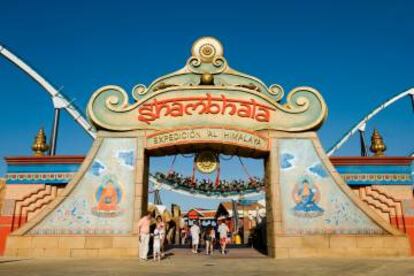 Entrada a la montaña rusa Shambhala, en PortAventura.