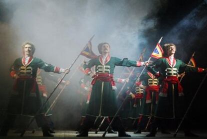 Un momento del espectáculo <i>Los cosacos de Rusia,</i> en los Jardines de Sabatini.