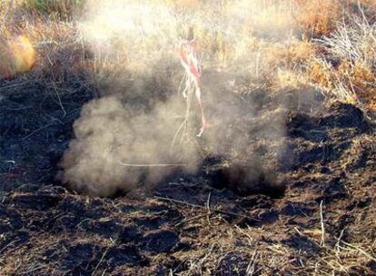Una fumarola en un agujero del suelo del Parque Nacional de las Tablas de Daimiel.