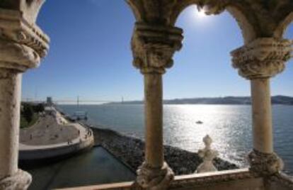 El r&iacute;o Tajo visto desde la Torre de Bel&eacute;m.