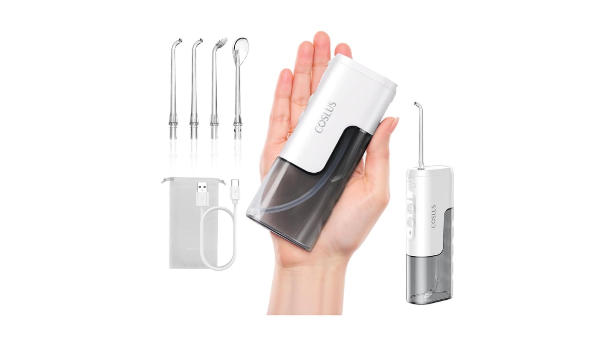 Irrigador dental que cabe en una mano.