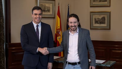 Pedro Sánchez y Pablo Iglesias ayer tras firmar el pacto.