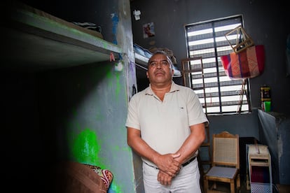 Pablo López en su celda en el Centro de Reinserción Social de Villa de Etla, Oaxaca, en julio de 2023. 