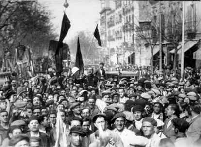 Celebraci&oacute;n ciudadana de la proclamaci&oacute;n de la Segunda Rep&uacute;blica en Madrid el 14 de abril de 1931.