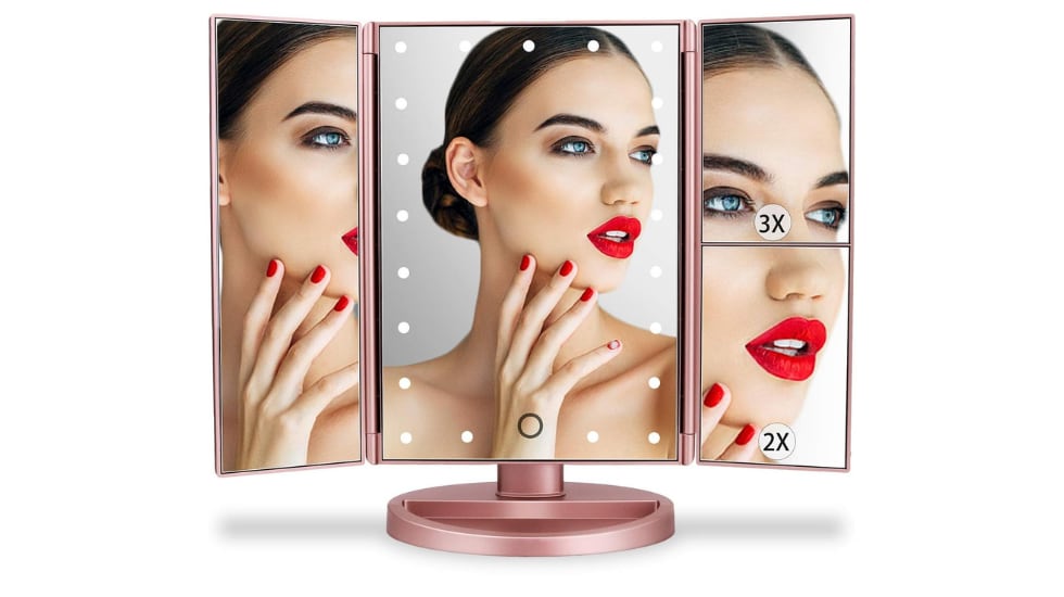 Espejo de maquillaje con luz.