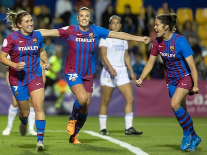 La jugadora del Barcelona Mariona Caldentey, a la izquierda, celebra un gol en la semifinal de su equipo contra el Real Madrid, este miércoles en Alcorcón.