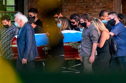 Los familiares y amigos despiden a Maradona en su funeral, celebrado en Bella Vista el pasado 26 de noviembre.