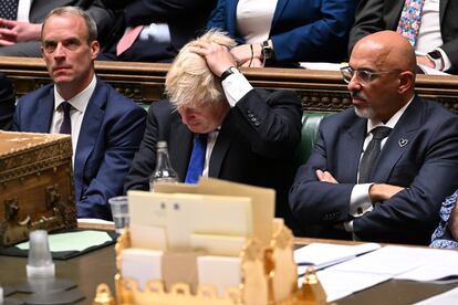 En el centro el primer ministro británico, Boris Johnson, en el parlamento este miércoles.