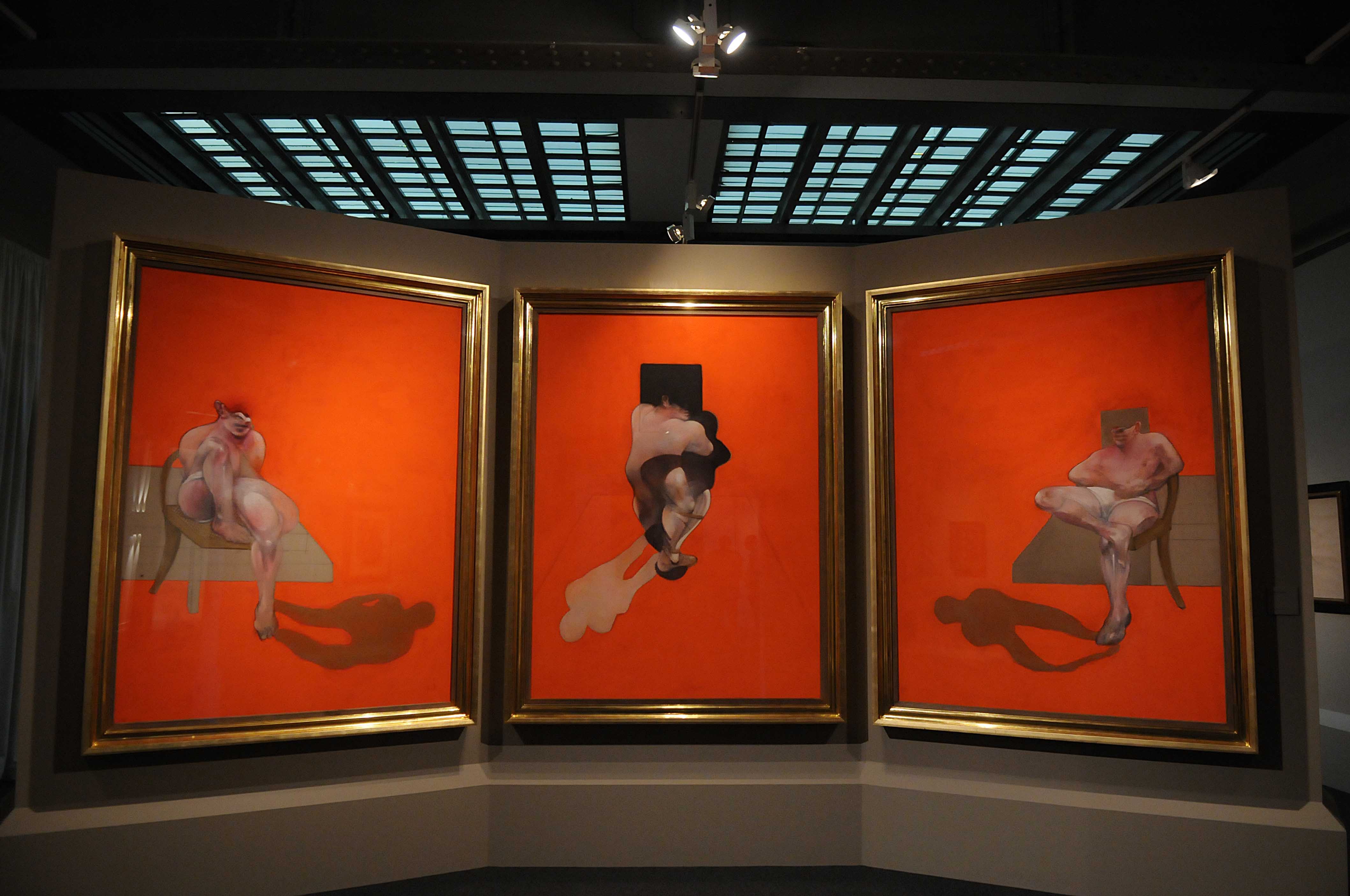 La obra ‘Tríptico’ (1983) de Francis Bacon durante la exposición de la colección Abelló en CentroCentro de Madrid en 2014