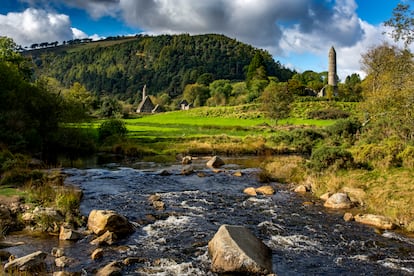 Conjunto monástico de Glendalough en el parque nacional de las Montañas Wicklow. 