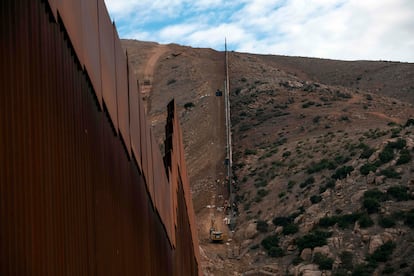 Muro en la frontera de EE UU con Tijuana