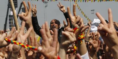 Miles de manifestantes en la ciudad turca de Diyarbakir este jueves. 