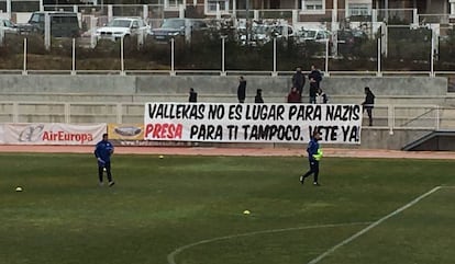 O cartaz da torcida organizada Bukaneros.