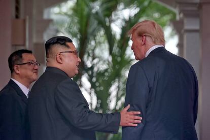 Kim e Trump no Hotel Capella Sentosa de Singapura, durante sua reunião desta terça-feira.