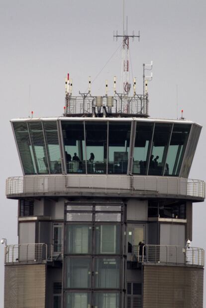 Madrid-Barajas control tower.