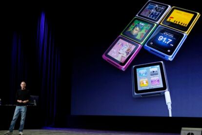 Jobs durante la presentación de los nuevos iPods y de la red social Ping dedicada a la música.