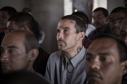 Roberto Salazar sirvió en las Fuerzas Armadas de Estados Unidos. Tras cumplir su servicio, se enganchó a las drogas y empezó a delinquir. Lo deportaron a México y años después fundó el Centro Caridad del Hongo, del que es director.