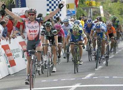 Robbie McEwen celebra la victoria