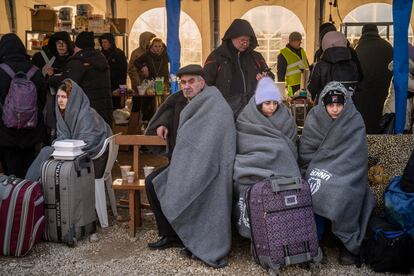 Tras unos días desde el comienzo de la guerra, entidades como Acnur y Unicef empiezan a proveer ayuda, en Palanca, suministrando mantas y prestando apoyo psicológico y entretenimiento para los más pequeños. Acción contra el Hambre proveía comidas. Todos trabajan coordinados para no dar la misma ayuda a la misma gente, sino cubrir el mayor rango de necesidades a la mayor cantidad de personas posible.