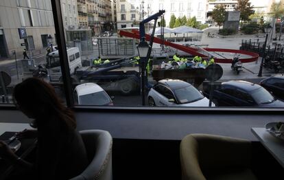 Vista desde el interior del Hotel Oscar, en la plaza Vázquez de Mella.