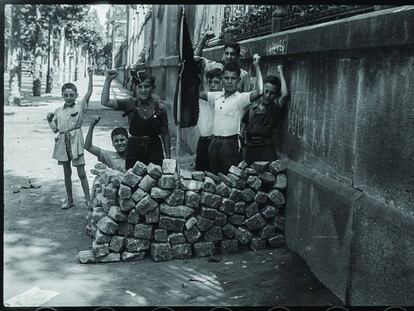 'Barricada de juoguina, carrer Diputació, agost 1936, una de les obres d'Antoni Campañà que es podrà veure al MNAC.