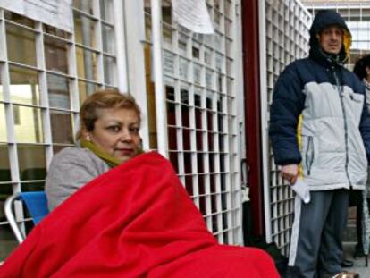 Cola para ser atendidos en el Registro Civil de Collado Villalba.