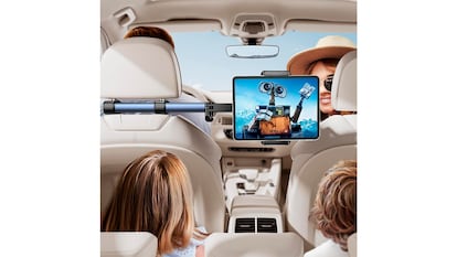 Soporte de tablet para reposacabezas sobre fondo blanco.