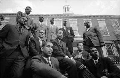 Retrato de un grupo de líderes de los derechos civiles, entre los que se encuentra King, en el campus de la universidad de Atlanta en 1960. 