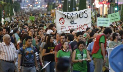El centro de Alicante de ha llenado de manifestantes contra la 'ley Wert'.