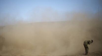 Un soldat israelià als Alts del Golan, prop de la frontera amb Síria.