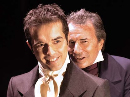 Los actores Mariano Alameda (izquierda) y José Luis Pellicena, en <i>El retrato de Dorian Gray.</i>
