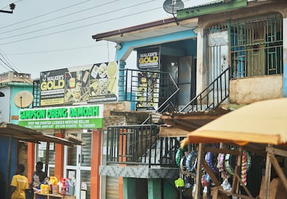 Proliferan los compradores de oro en Aowin (Ghana).