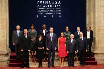 Foto de familia de los galardonados en los Premios Princesa de Asturias 2018.