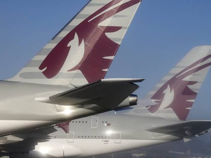La Comisión Europea ha admitido que un alto funcionario se autorizó a sí mismo viajes pagados por Qatar pese a que Bruselas negociaba un acuerdo aéreo con el país.