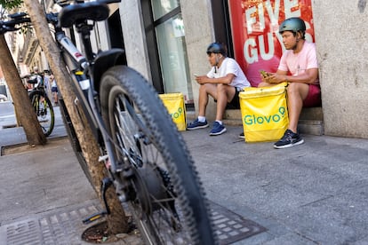 Riders de Glovo en el centro de Madrid.