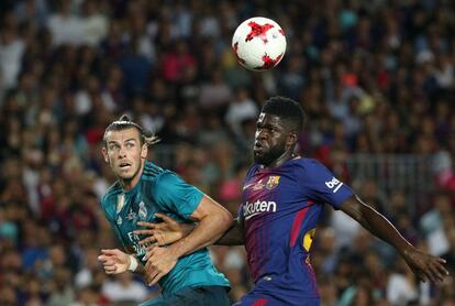 Samuel Umtiti (d) y Gareth Bale.