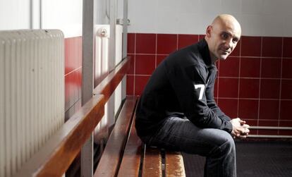 José María Movilla, in the Rayo Vallecano locker room.