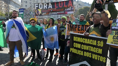 Ciudadanos brasileños acusados de tomar el Congreso de Brasil, el 9 de septiembre en Buenos Aires, Argentina.