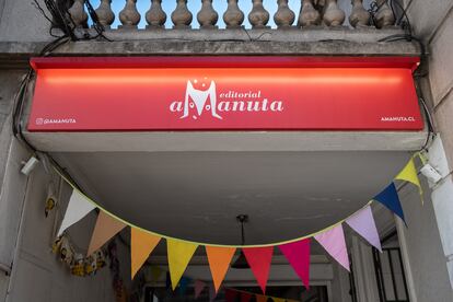 Frontis de la casa matriz de la editorial Amanuta en la casa matriz en Santiago. 30 de marzo del 2023.