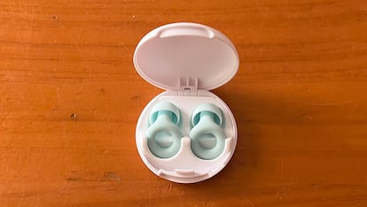 Los mejores tapones para dormir en su correspondiente funda.