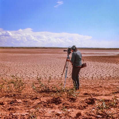 Nancy Holt registra la instalación de Amarillo Ramp, de Robert Smithson, en Texas.