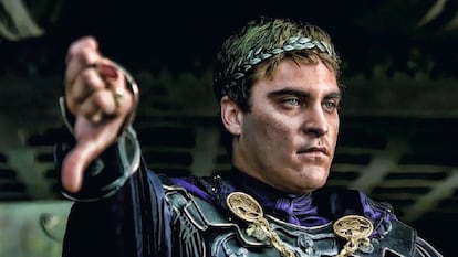 Joaquin Phoenix en ‘Gladiator’: cómo gobernar un imperio cicatriz arriba y dedo abajo.