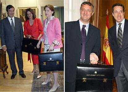 Francisco Álvarez-Cascos traspasa la cartera de Vivienda a María Antonia Trujillo y la de Fomento a Magdalena Álvarez. El ministro de Trabajo y Asuntos Sociales, Jesús Caldera, junto a su antecesor, Eduardo Zaplana.