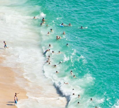 Vista aérea de la playa de Nazaré, al norte de Lisboa.