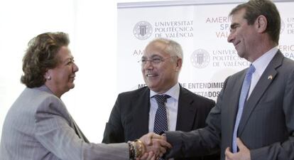 Barber&aacute; saluda al embajador de EEUU y al rector de la Polit&eacute;cnica tras el acuerdo para poner en marcha el Espacio Americano.