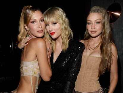 Bella Hadid, Taylor Swift, y Gigi Hadid en la after party de los premios MTV VMA.