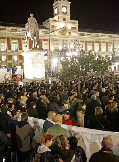Concentración convocada por móvil en la Puerta del Sol.