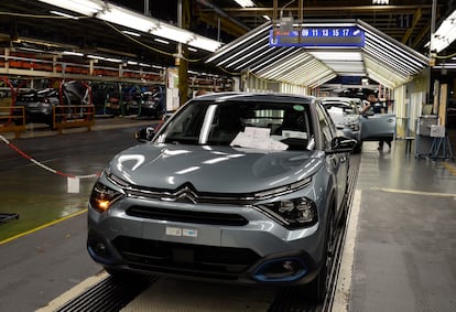 Línea de ensamblaje del Citroën C4 en la fábrica de Stellantis Madrid. Imagen cedida por la compañía.