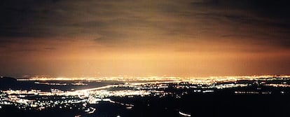 Vista nocturna de Madrid desde el Alto de los Leones.