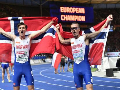 Jakob y Henrik Ingebrigtsen celebran sus medallas de oro y plata en el 5.000.